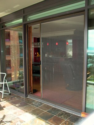 THE USES AND BENEFITS OF RETRACTABLE SCREENS
