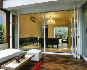 Read more about the article THE USE AND BENEFIT’S OF RETRACTABLE SCREEN’S
